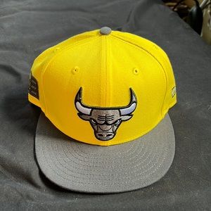 Snap back hat